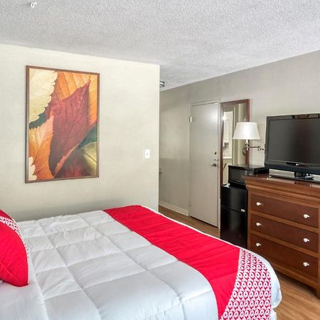 Oyo Hotel Battleboro Dış mekan fotoğraf