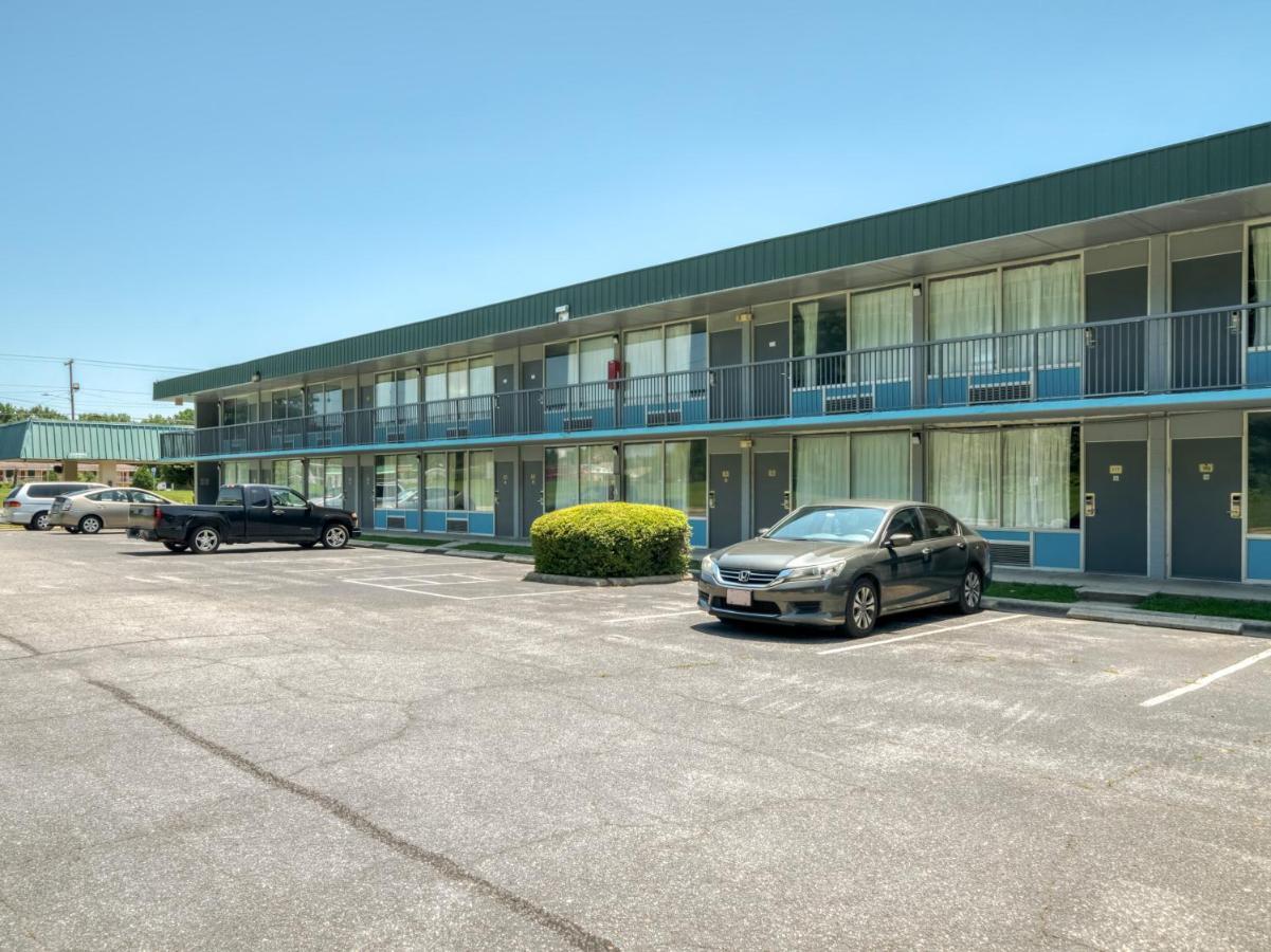 Oyo Hotel Battleboro Dış mekan fotoğraf