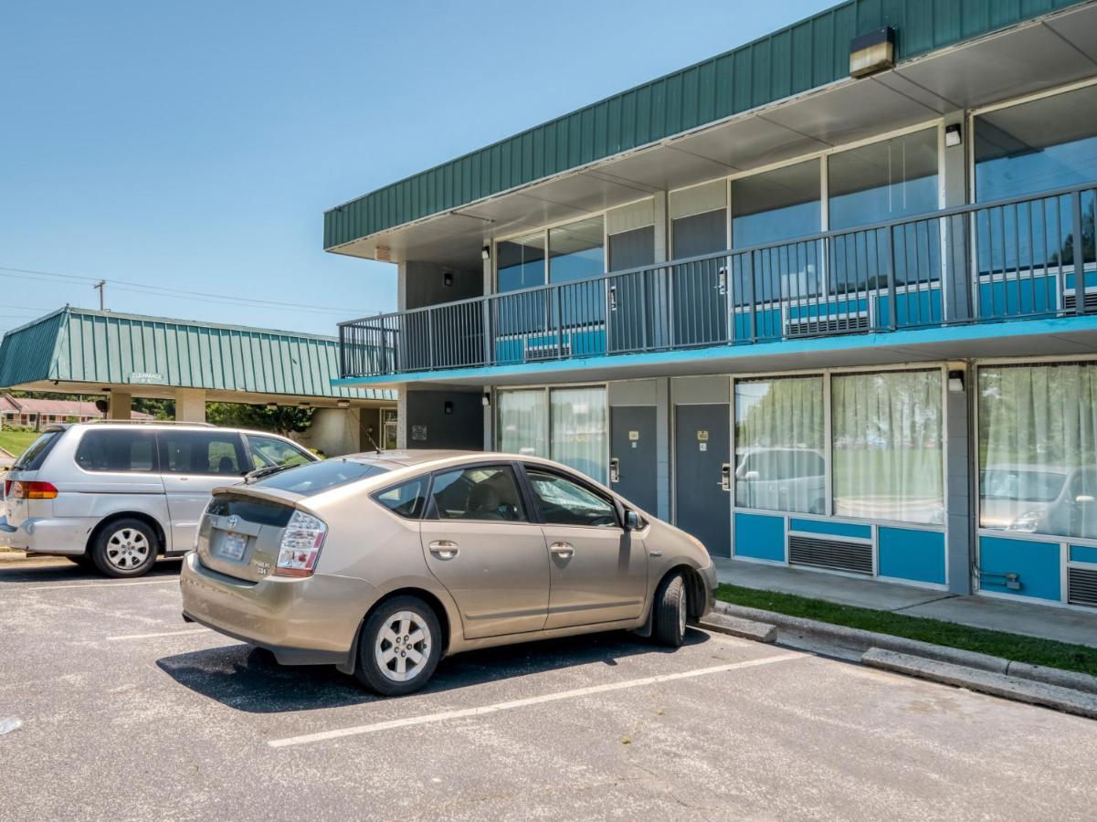 Oyo Hotel Battleboro Dış mekan fotoğraf